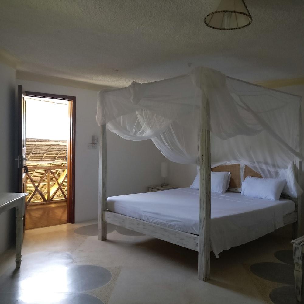 Malaika Beach Villas