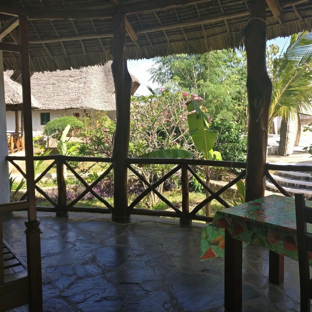 Malaika Beach Villas