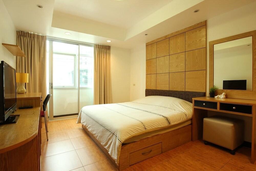 Serena Sathorn Suites