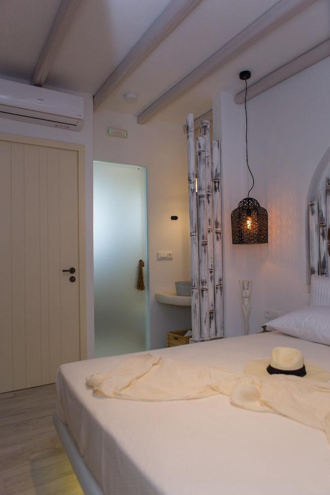 Naxian Lounge Villas