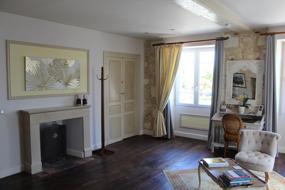 Le Patio Chambres et Table dHotes