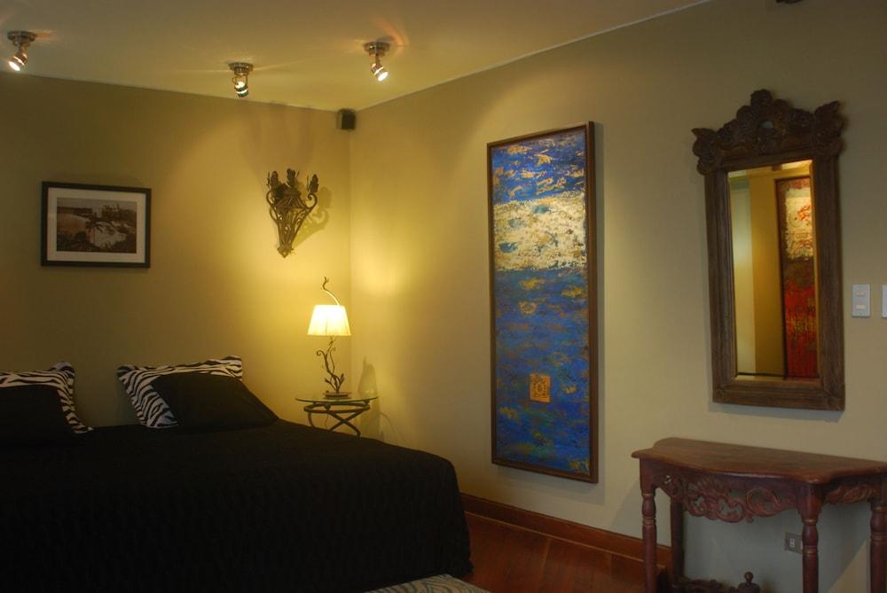 Black Shark Apartments