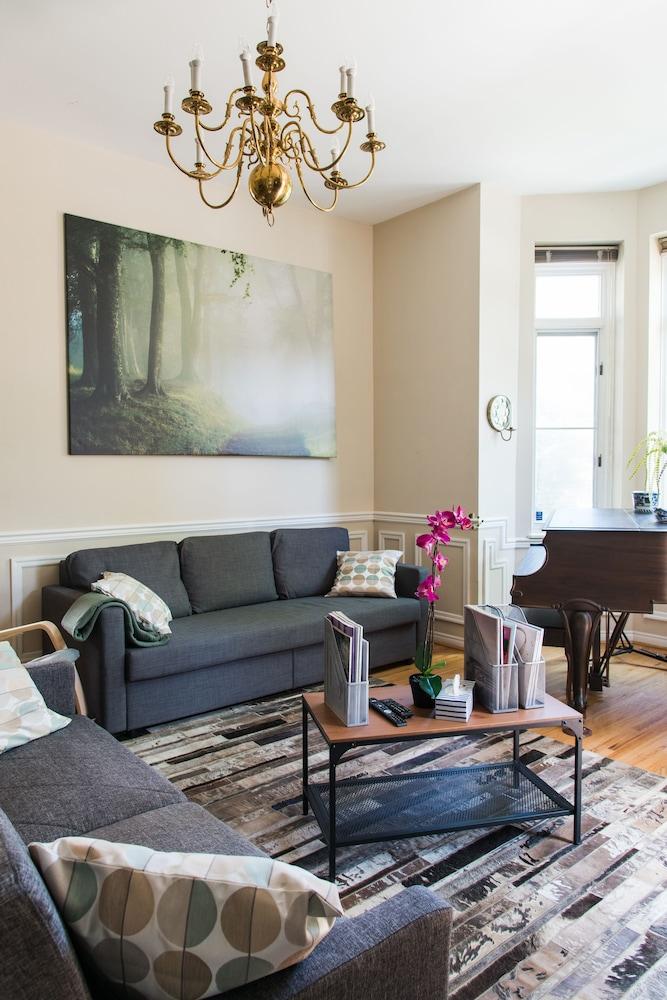 Easyhosts.Amazing Victorian House