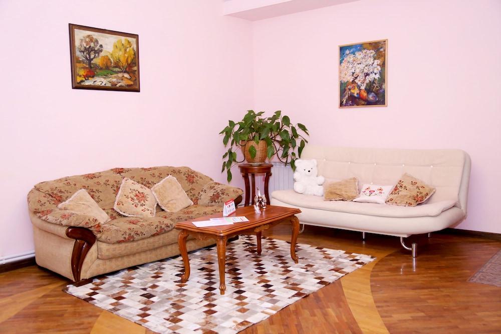 Amiryan Apart &Tours