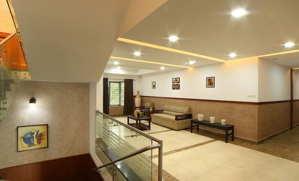 Kgees- HillTown Hotel