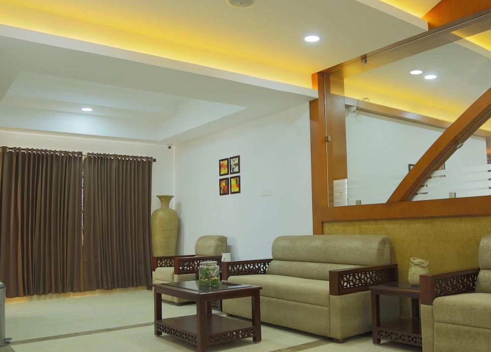 Kgees- HillTown Hotel