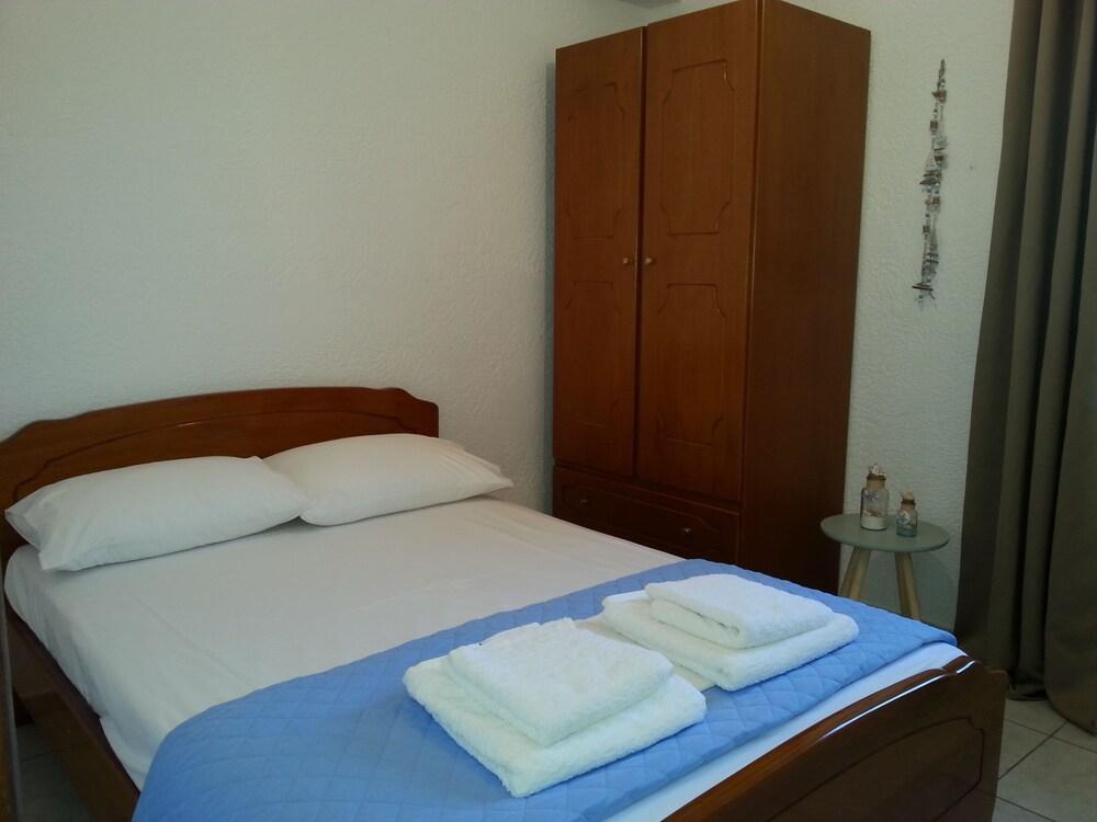 Panormitis Pizanias Houses