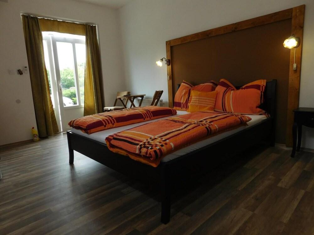 Sunrise Apartmanház