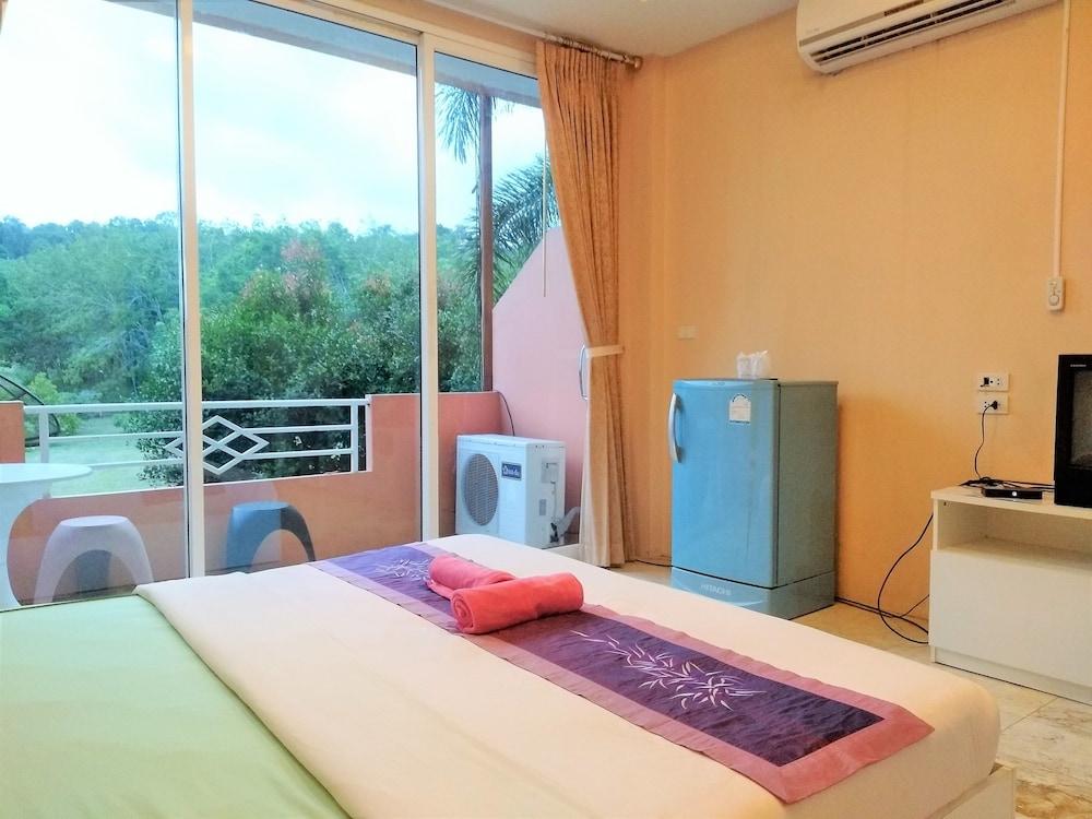 Khao Saming Paradise Resort