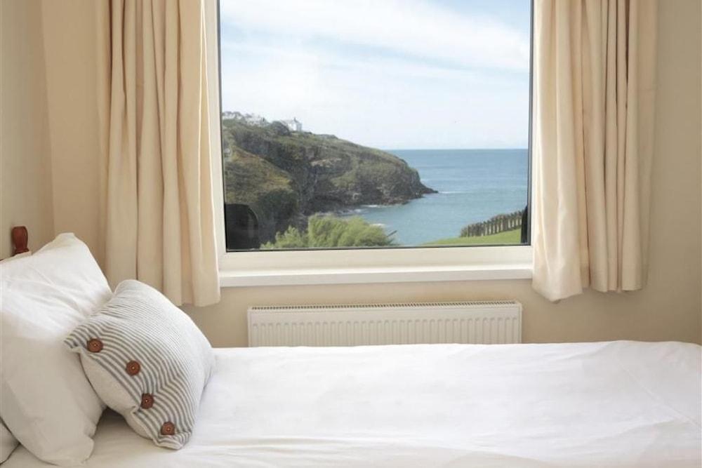 Green Door - Lower Tregudda