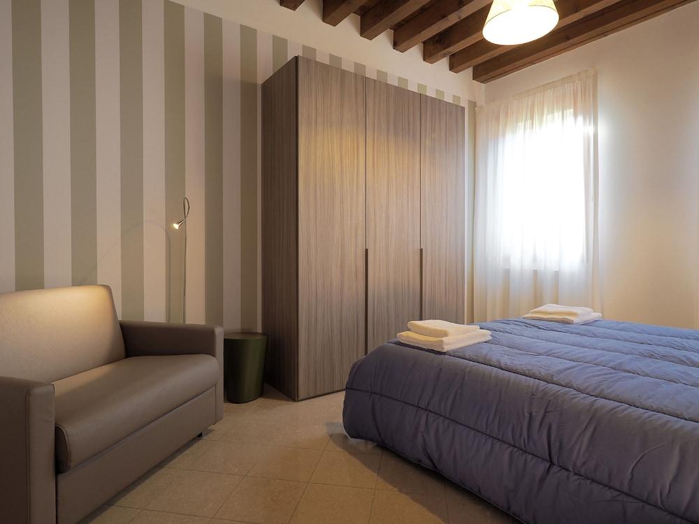 Venice Style Apartments