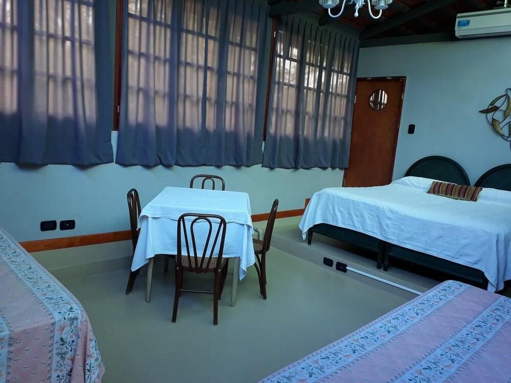 Tres Cerritos Apartment