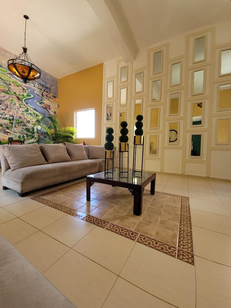 Hotel Class Colonial