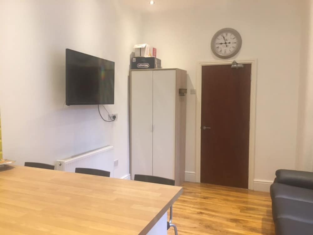 Town House @ Richmond St