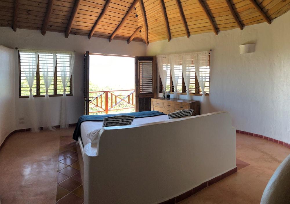 Villa Pina by Hostelsmates