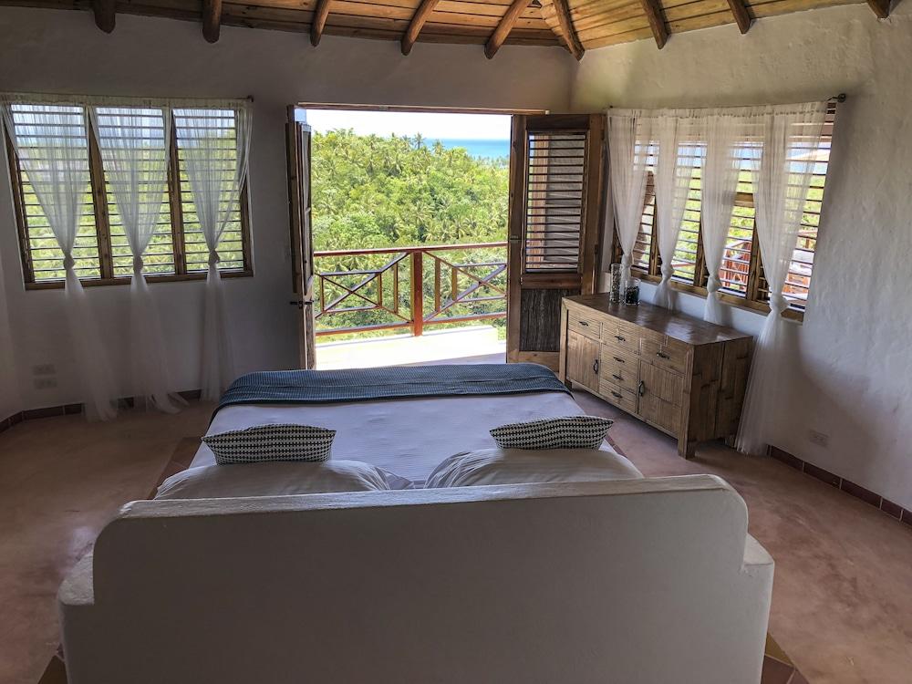 Villa Pina by Hostelsmates