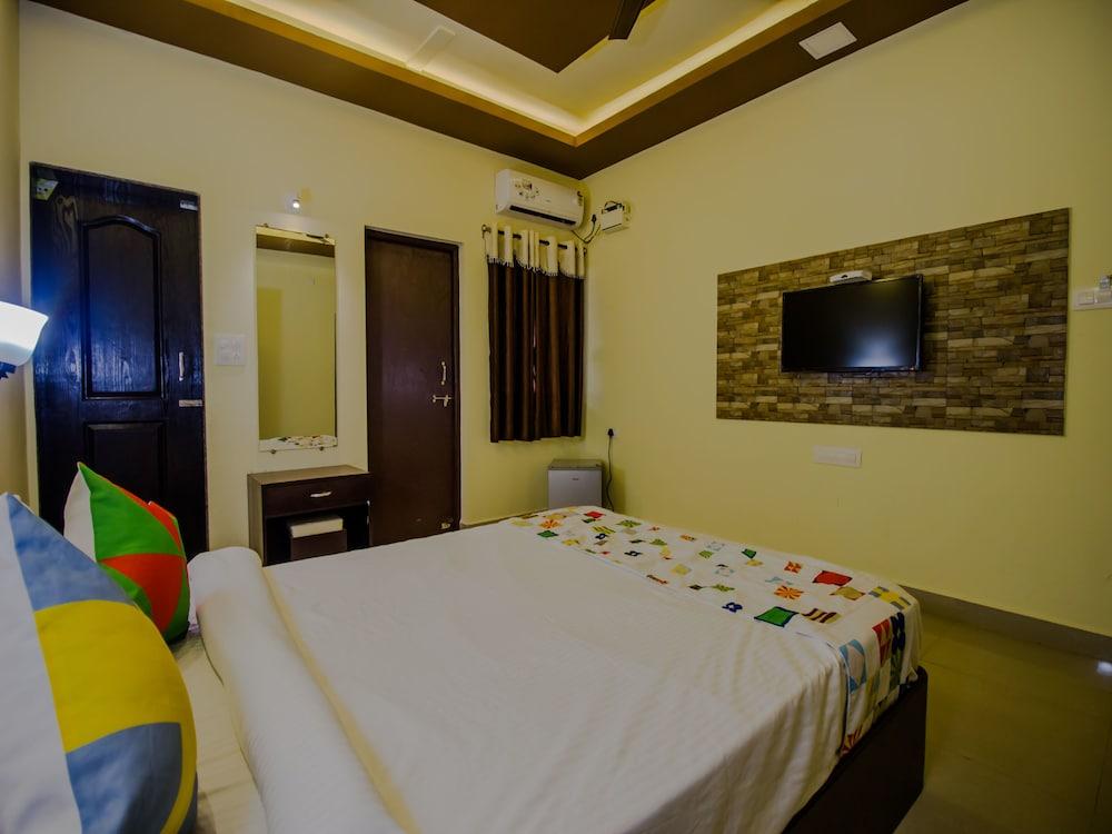 OYO 14182 Home Graceful Studio Ashwem