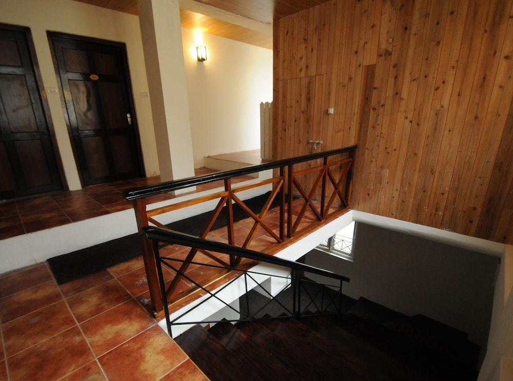 Muscatel Delamere Central