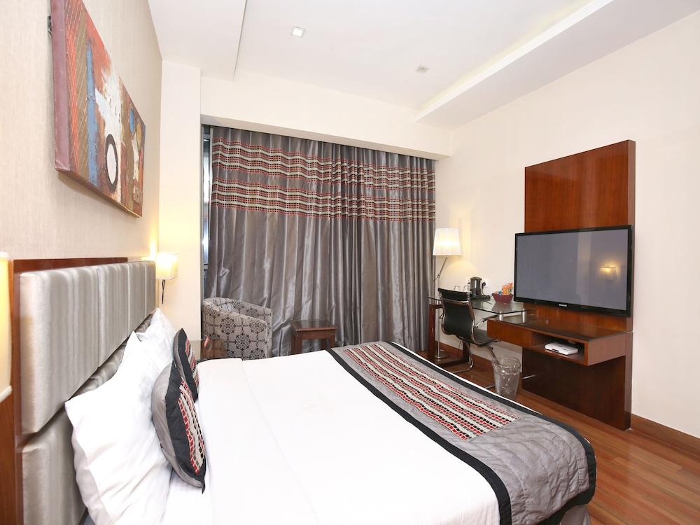 OYO 15134 Hotel Downtown