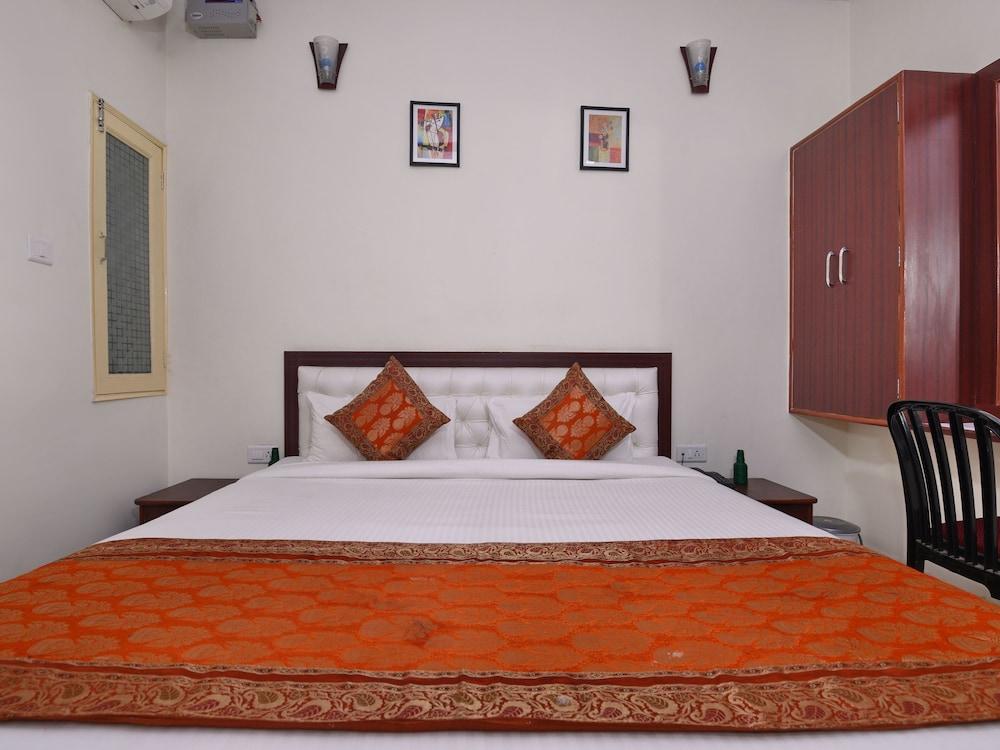 OYO 14571 Century Plaza