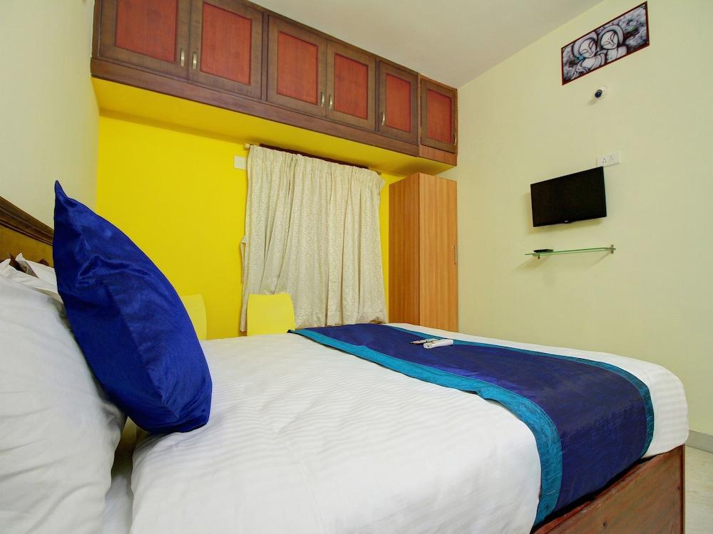 OYO 15427 Hotel Apple Grand