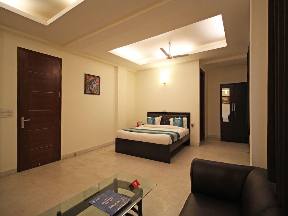 OYO 5216 Aksh Palace