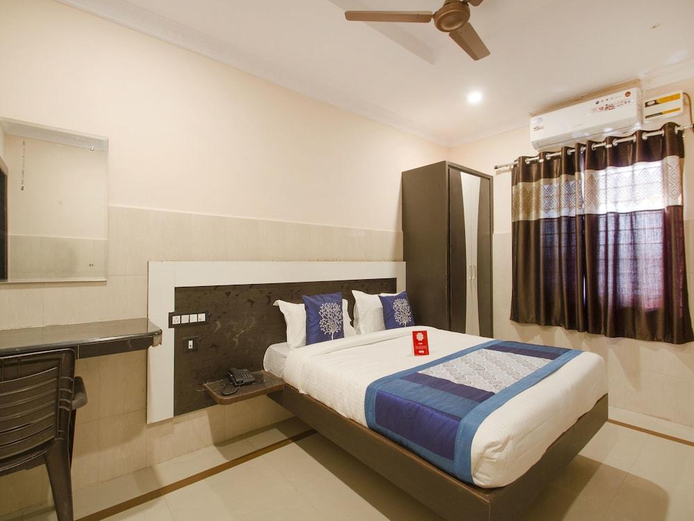 OYO 10270 SS Residency