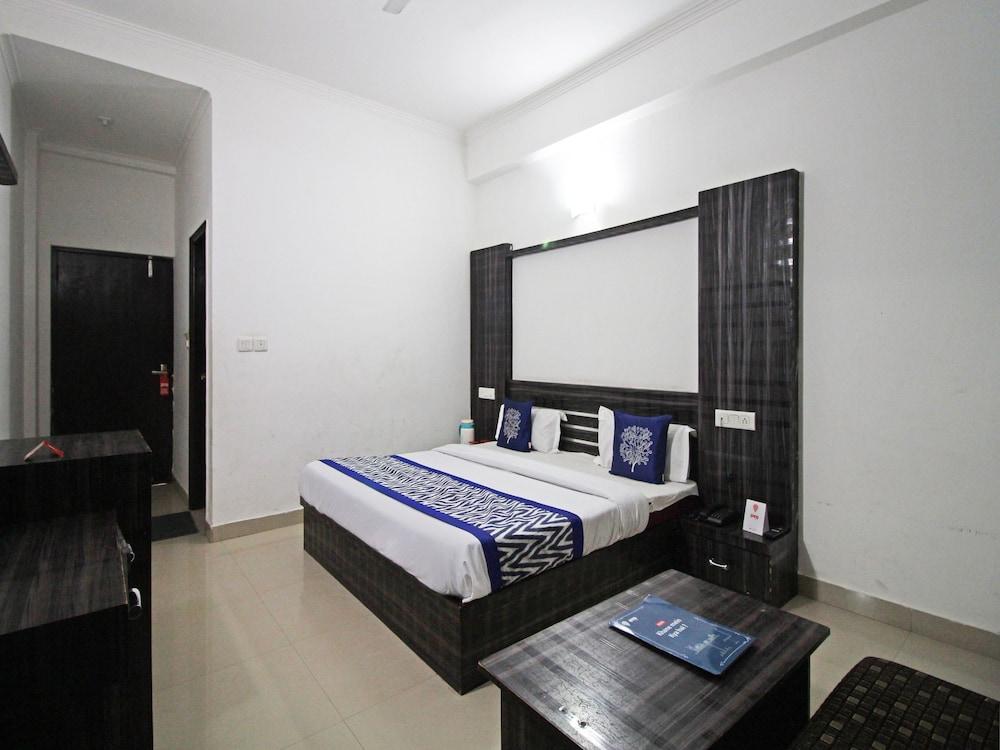 OYO 5093 Hotel Broadway