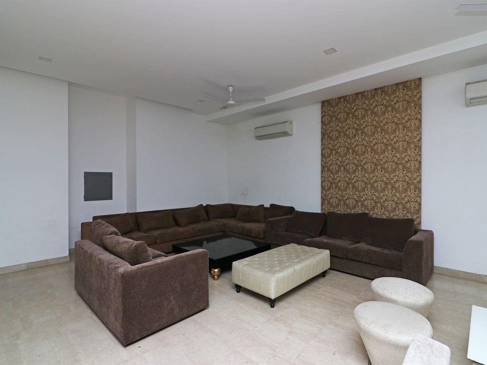 OYO 13575 Green Vogue