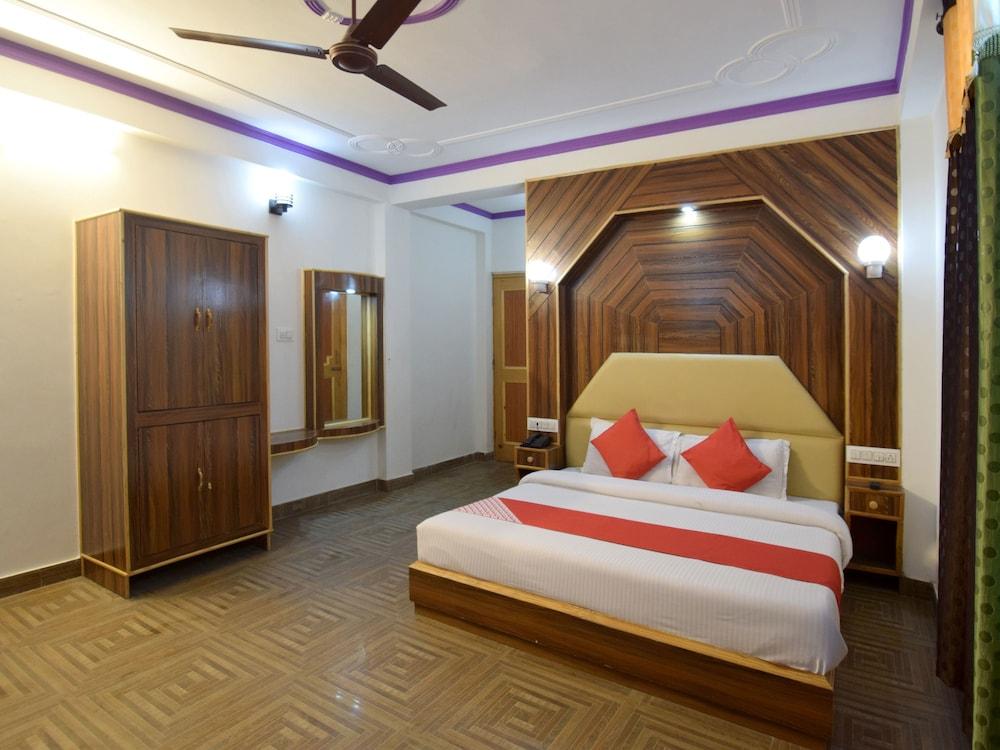 OYO 11733 Hotel Sunlight