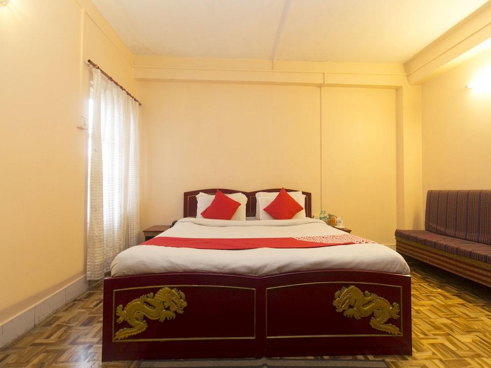 OYO 12192 Hotel Polok