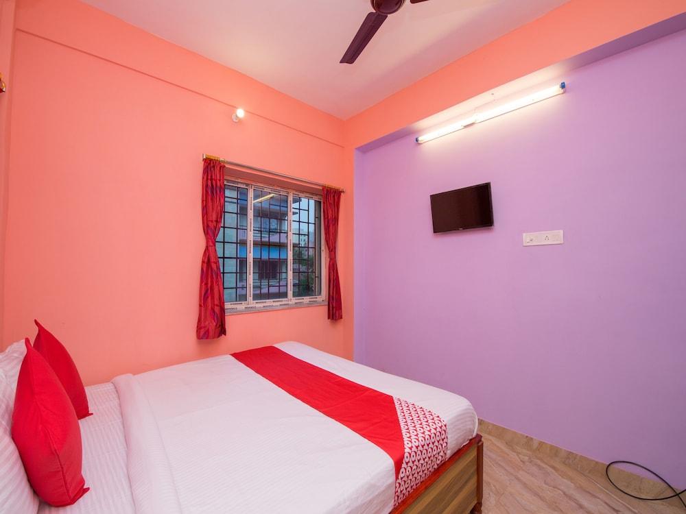 OYO 10880 Silver Inn