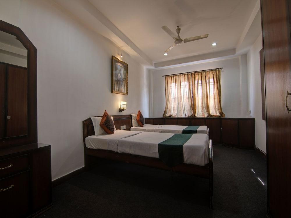 OYO 12327 The Mapple