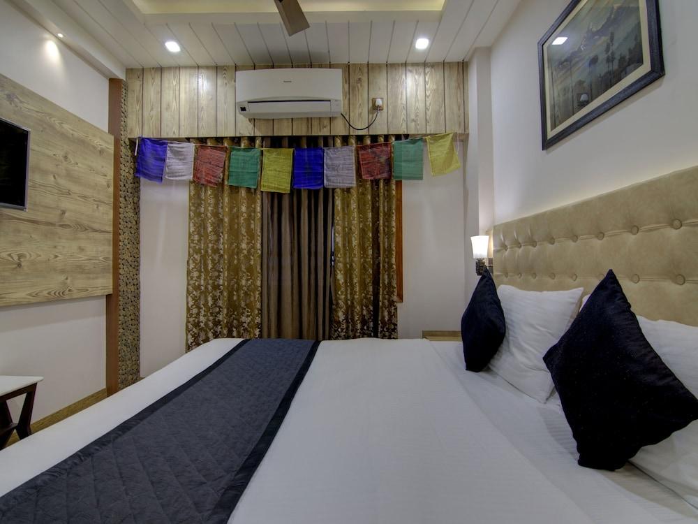OYO 13599 Hotel Venkatesh Regency