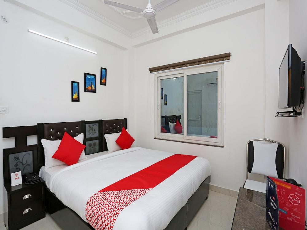 OYO 11306 SS Hotel