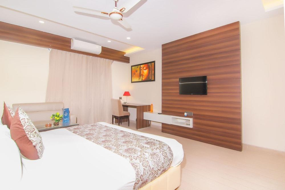 OYO 13482 Hotel Moments