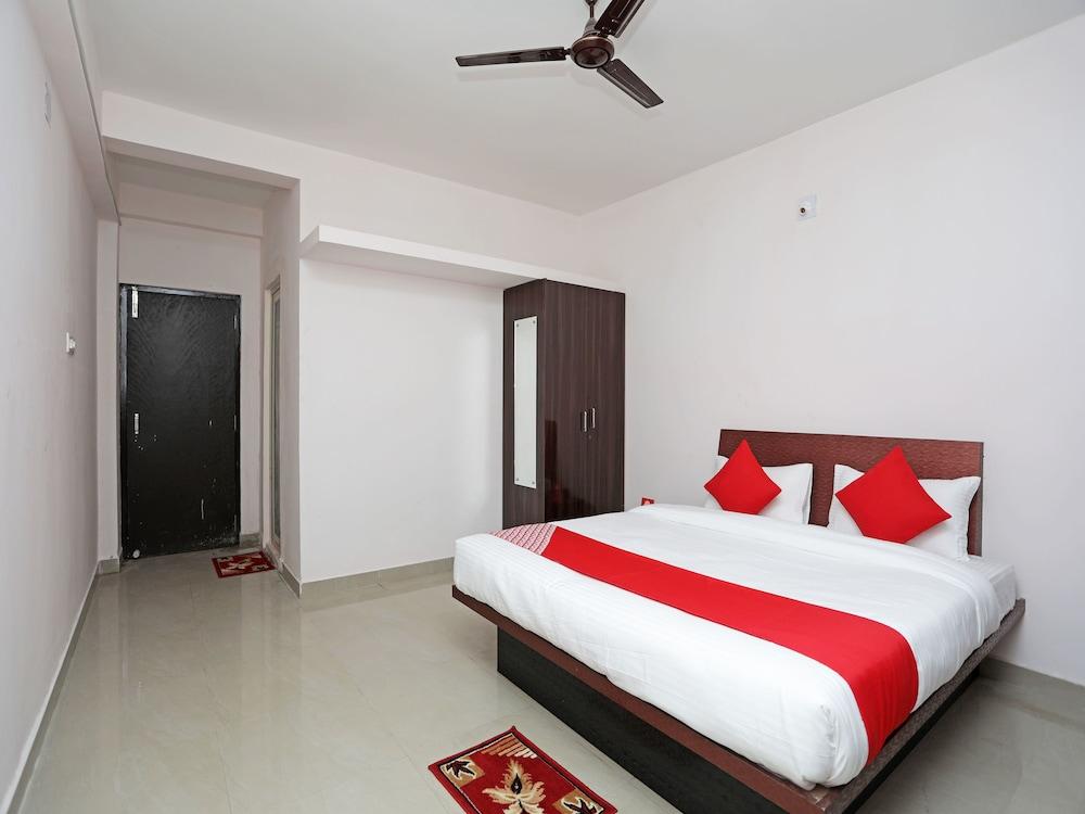 OYO 13527 Usha Residdency