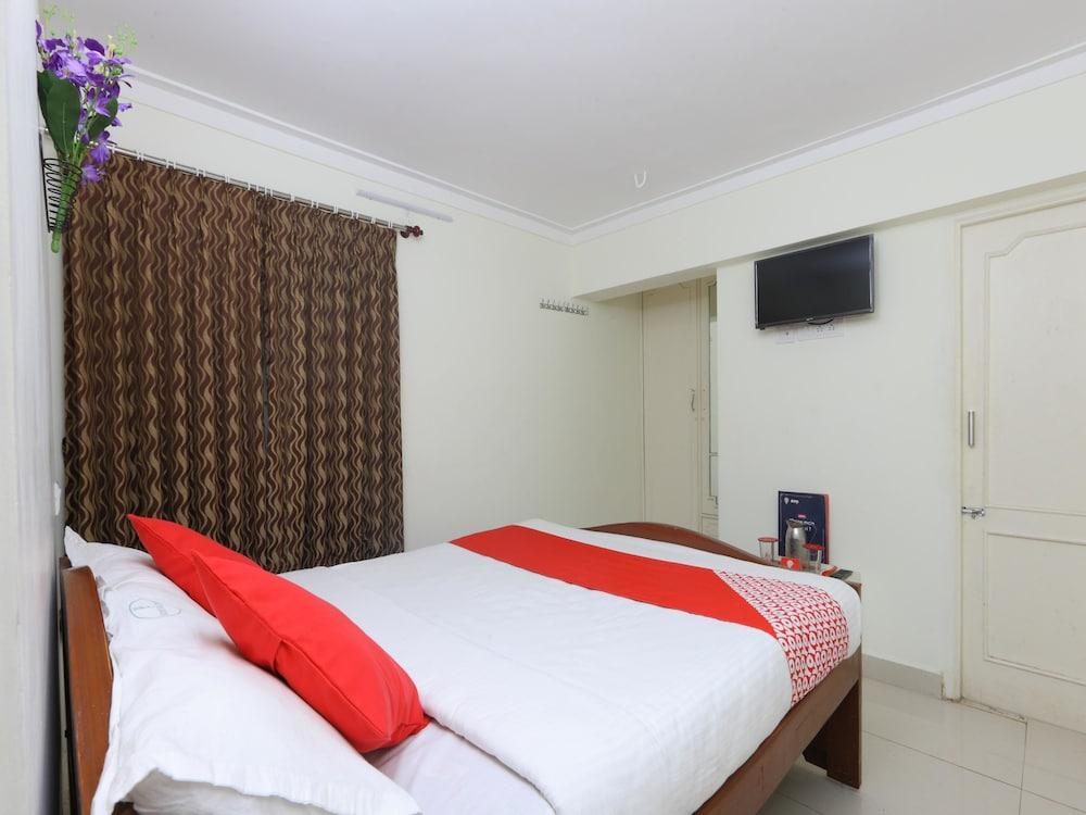 OYO 5896 Rose Flower Nest