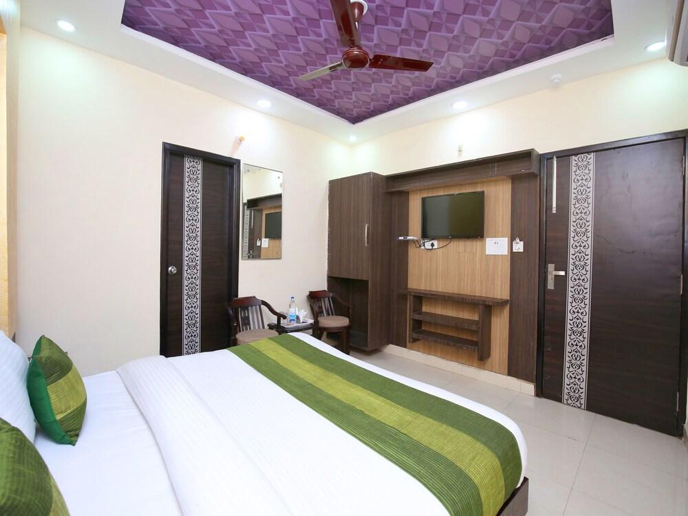 OYO 14157 RS Hotel & Restaurant