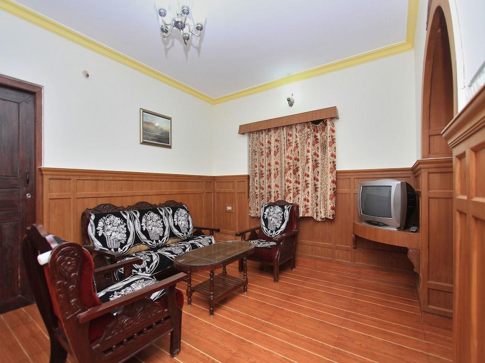 OYO 13597 Travel Stay Residency