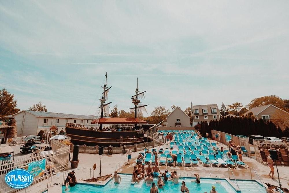 Grand Islander Hotel