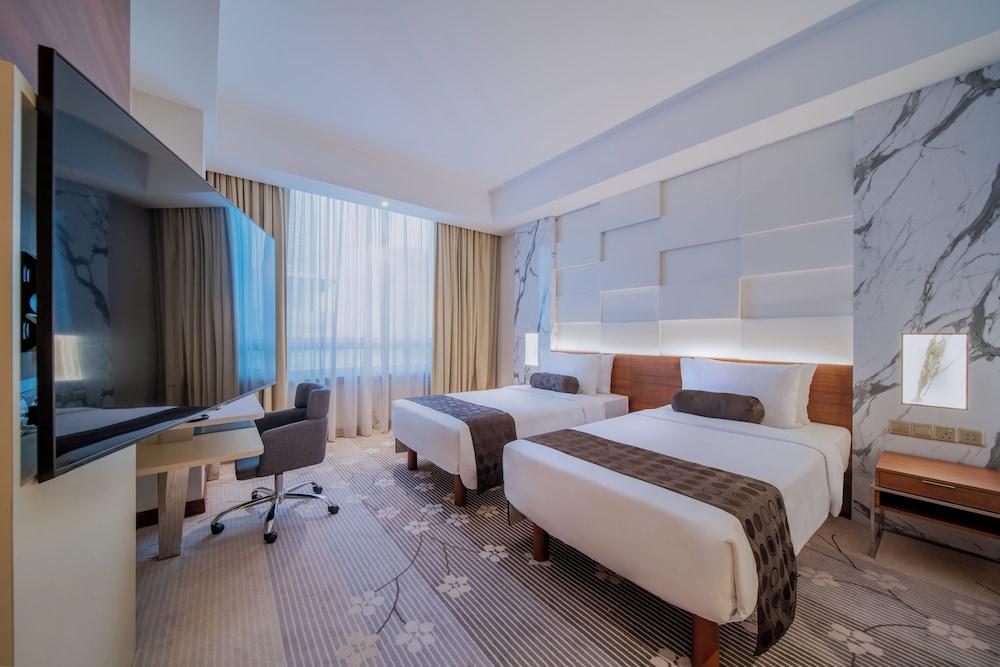 St. Giles Boulevard Hotel