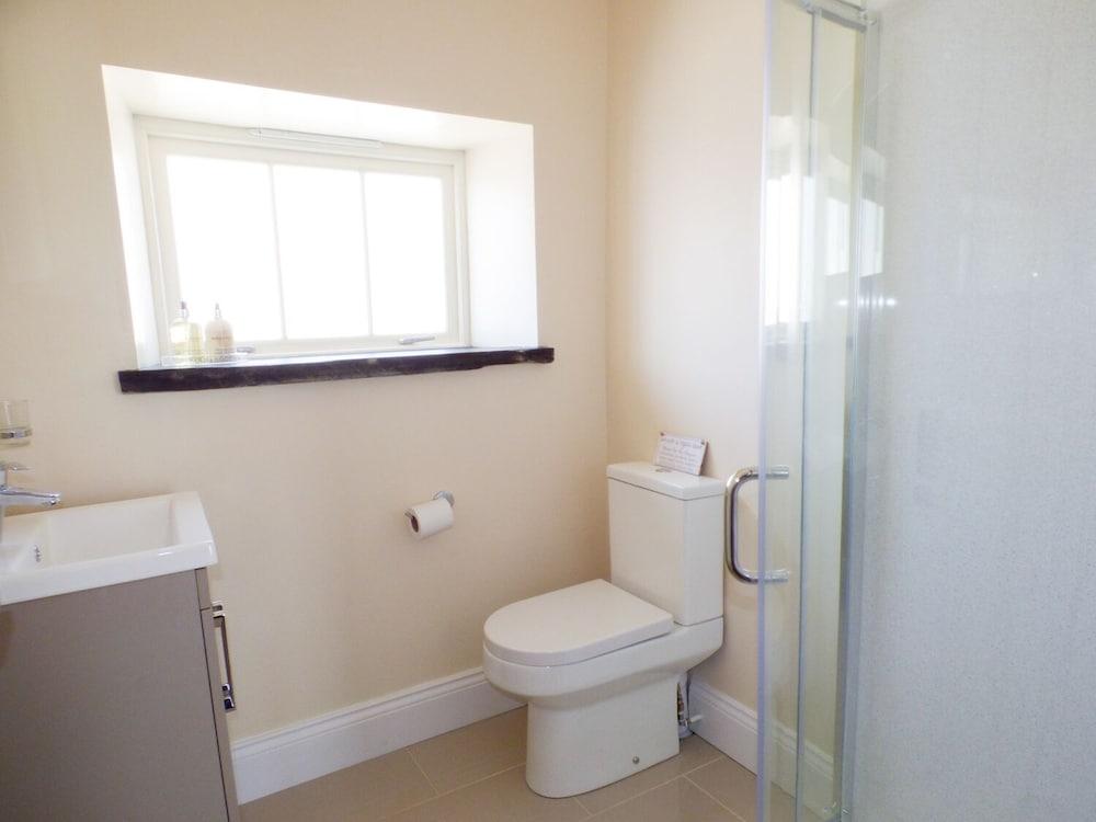 Llaethdy - The Dairy