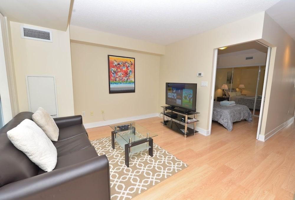 Sarkar Suites - Blue Jays Way