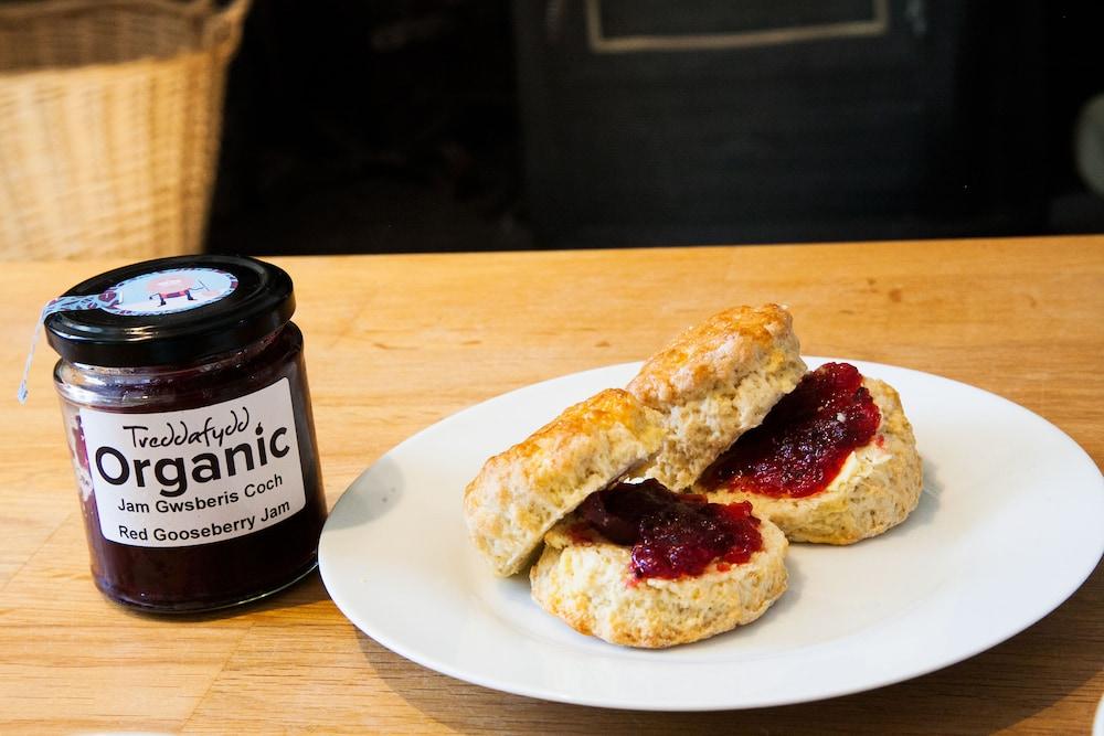 Arallt Holiday Cottage