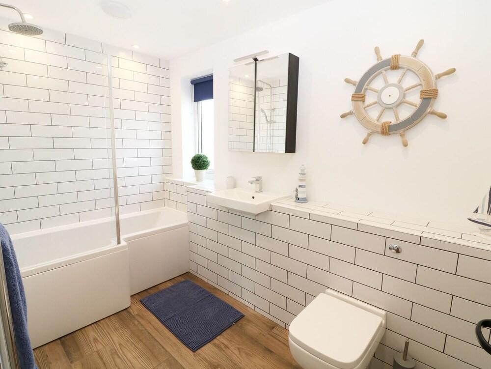 21 Llwyn Gwalch Estate