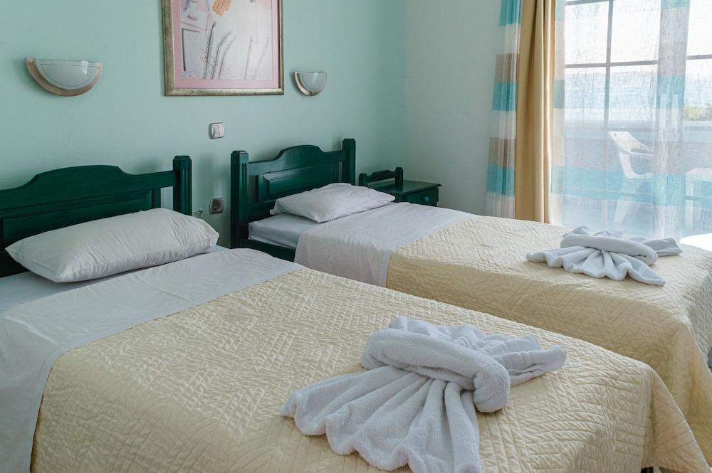 Mistral Apartments Aegina