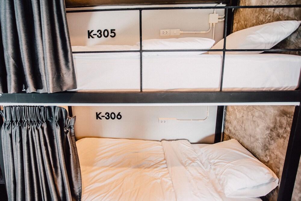 Kampor Co Working Space and Bed