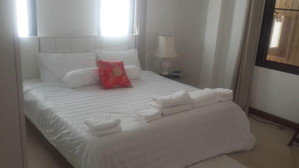 3 Bedroom Pool Villa near Beach & Laguna