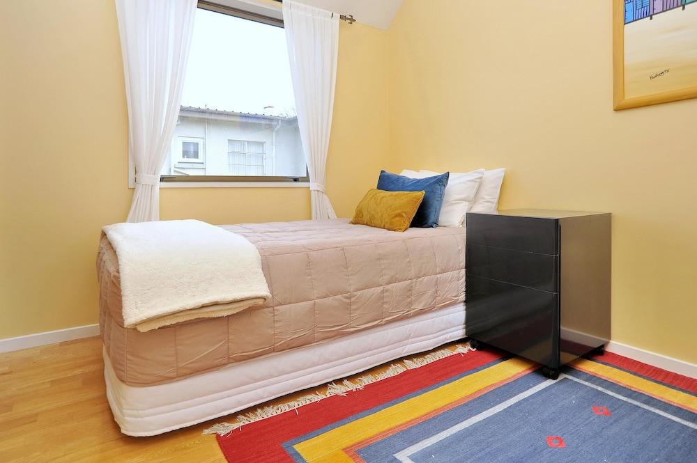 Salisbury St Villa 1